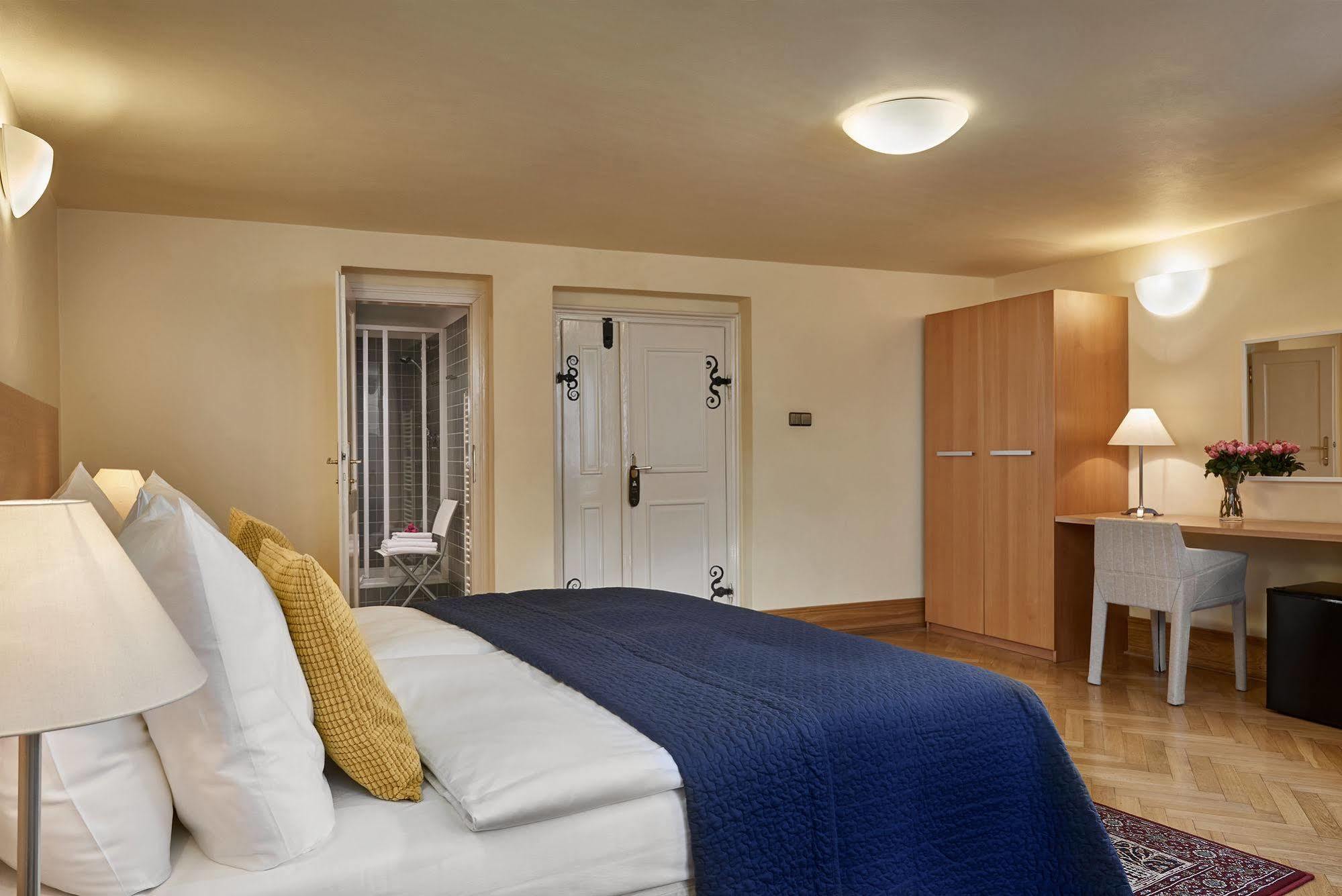 Mostecka 12 Hotel Praga